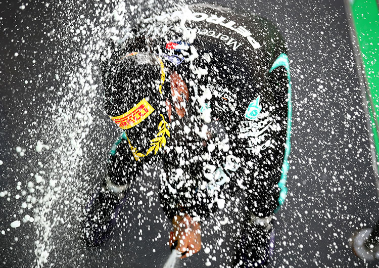 El campeón de Fórmula 1 Lewis Hamilton ganó el domingo el Gran Premio de España por cuarto año consecutivo