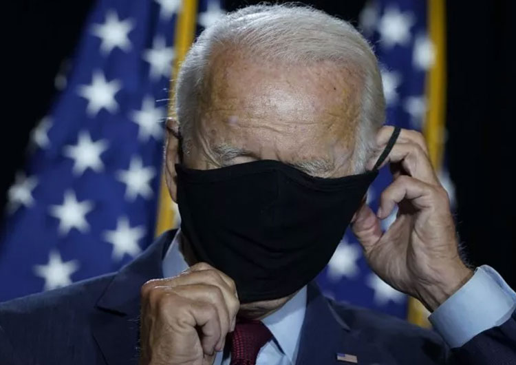 Joe Biden se pone el barbijo