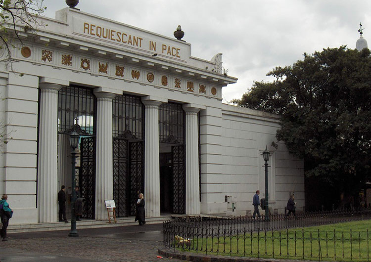 Reabre cementerio en la ciudad de Buenos Aires