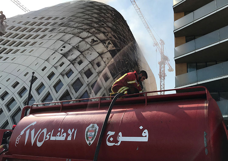incendio en el edificio diseñado por el estudio de zaha hadid en beirut