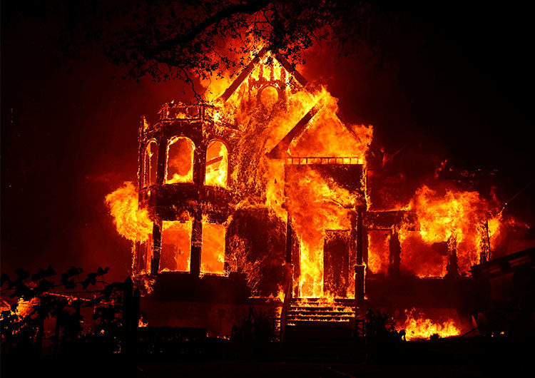 California: evacúan hospital y cientos de hogares por incendio en zona vinícola