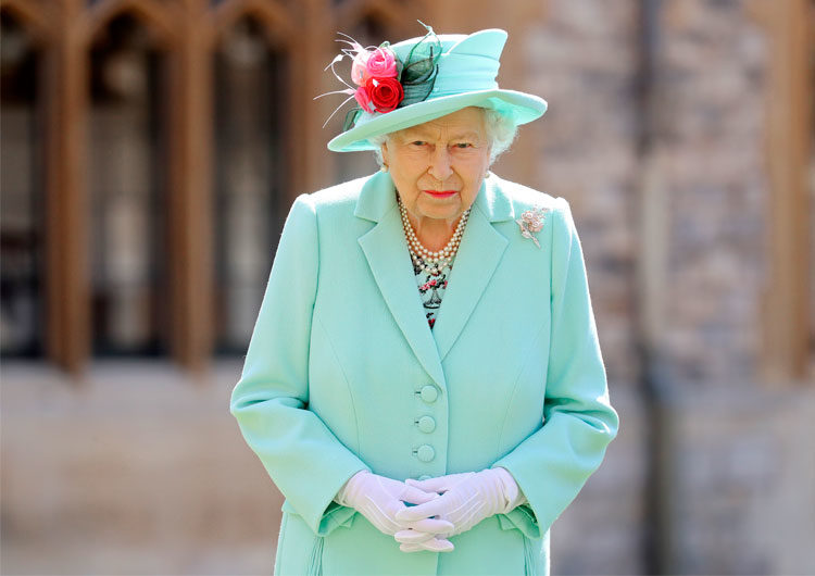 La reina Isabel felicita a fotógrafos que capturaron el aislamiento en Gran Bretaña