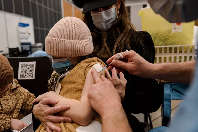 Quebec impondrá multas ‘significativas’ a los residentes no vacunados