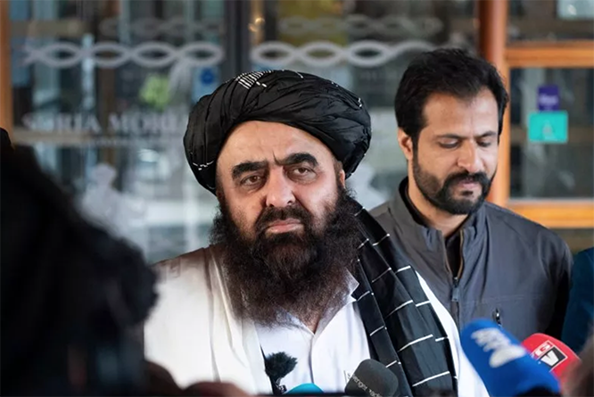 Los talibanes piden a los países que ‘no castiguen’ a los afganos y colaboren durante las conversaciones diplomáticas