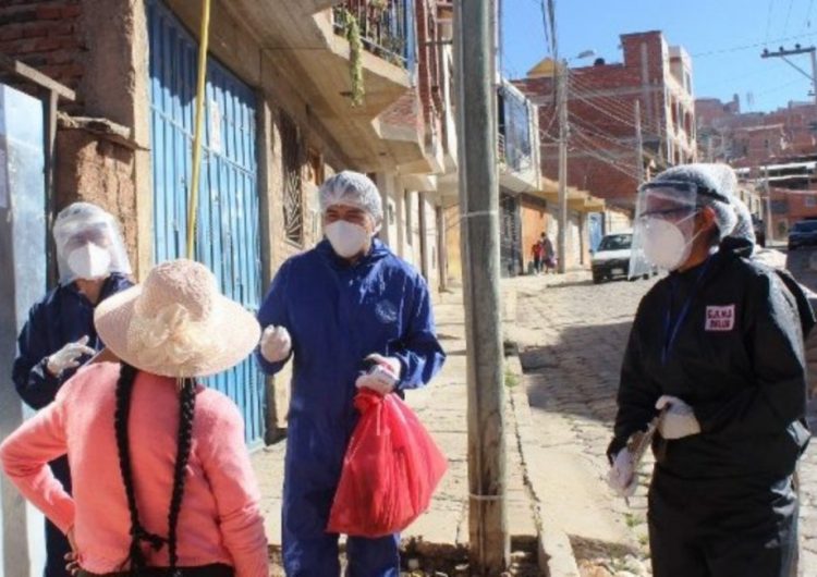 Vacunación casa por casa: cómo es el operativo que implentó una ciudad en Bolivia para combatir el Covid-19