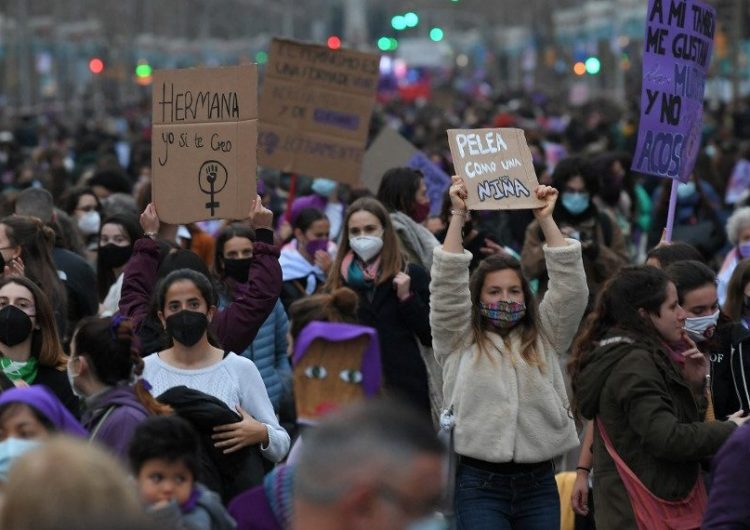 Mujeres del mundo se manifiestan contra el patriarcado y los feminicidios