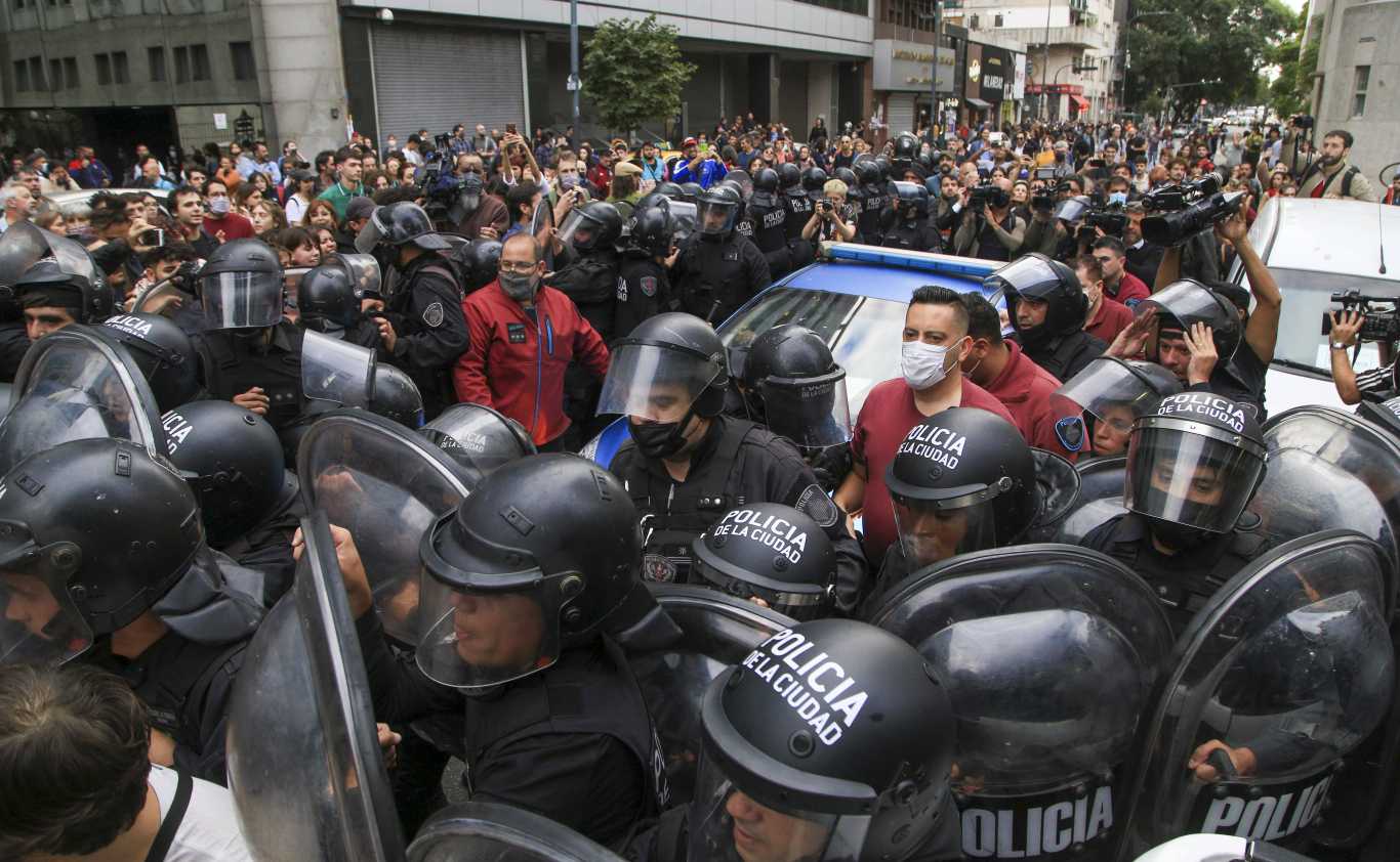 El kirchnerismo odia a las fuerzas de seguridad - NEWSWEEK ARGENTINA